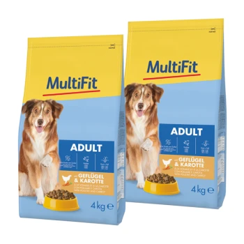 Zwei Beutel MultiFit Hundefutter, jeweils 4 kg, mit einem glücklichen Hund auf der Vorderseite, beschriftet mit "ADULT" und Zutaten aus Geflügel und Karotte.