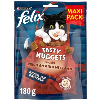 Eine Tasche mit Felix Tasty Nuggets Katzensnacks, die eine verspielte schwarz-weiße Katze auf der Vorderseite zeigt, beschriftet mit "MAXI PACK" und "180 g."