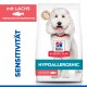 Hill's Science Plan Hypoallergen Hundefuttertüte mit einem weißen Hund mit rotem Halsband, beschriftet mit 'mit Lachs' und 'Vom Tierarzt empfohlen.'