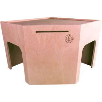 Holzhaustierhaus mit sechseckiger Form, mit einem Schlitz oben und einem Getzoo-Logo an der Seite.