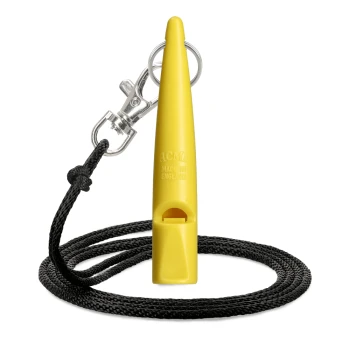 Gelbe ACME-Hundepfeife mit schwarzem Halsband und Metallclip, hergestellt in England, freigestellt auf weißem Hintergrund.