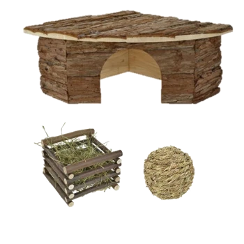 Cachette en bois pour animaux avec un toit incliné, un petit panier de foin et une balle de foin, idéale pour les petits animaux.
