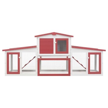 Ein großes, mehrstöckiges Kaninchengehege mit einem rot-weißen Design, das eine geneigte Rampe, mehrere Zugangstüren und Drahtgeflecht zur Belüftung aufweist.