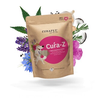 Curapet Cura-Z Ergänzungsfutter für Hunde, mit einer verspielten Hundillustration, pinkem Etikett und Text über die Unterstützung der natürlichen Hautgesundheit.