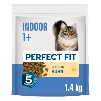 Sac Perfect Fit Indoor 1+ avec chat tigré gris et croquettes ; texte visible 'PERFECT FIT', 'INDOOR 1+', 'REICH AN HUHN', 'TOTAL 5 FORMULA', 1,4 kg.
