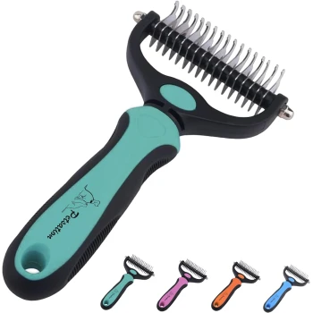 Ein türkisfarbener und schwarzer Tierpflegewerkzeug mit einem Metallkamm, gezeigt mit ähnlichen Werkzeugen in Pink, Orange und Blau.