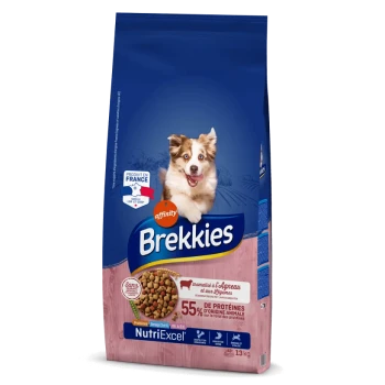 Sac de nourriture pour chien de la marque Brekkies, avec un chien souriant sur le devant, indiquant "55% de protéines d'origine animale" et "NutriExcel."