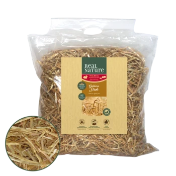 Durchsichtige Plastiktüte mit goldenem Stroh, beschriftet "REAL NATURE: Golden Stroh" für Kleintiere, mit Symbolen für Qualität und natürliche Zutaten.