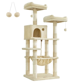 Katzenbaum mit zwei erhöhten Plattformen, einem gemütlichen Versteck, Kratzpfosten und einer Hängematte in einem sanften Beigeton.