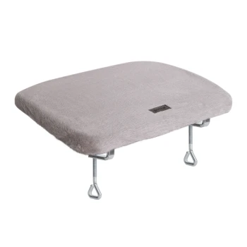 Graues Haustierbett mit einer weichen, plüschigen Oberfläche und Metallmontagehaltern für eine sichere Befestigung.