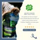 Ein Hund schnüffelt an einem Beutel "Irish Pure" Hundefutter, mit einem Testimonial, das die Qualität lobt, mit fünf Sternen und dem Namen Finnja S. aus Köln.