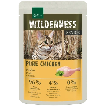 Wilderness Senior Katzenfutterbeutel (Real Nature) mit Foto einer getigerten Katze, Aufschrift Pure Chicken, Abbildung eines Hähnchenschenkels und Text 96% 4% 0%