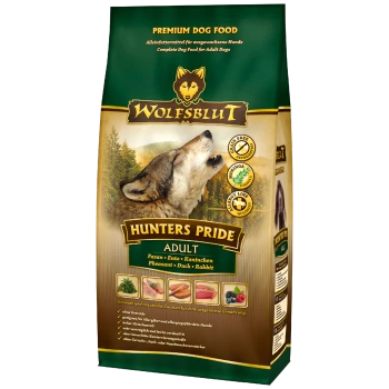 Premium-Hundefutterbeutel mit der Aufschrift "WOLFSBLUT HUNTERS PRIDE ADULT" mit einem Wolf-Graphic, mit Zutaten wie Fasan, Ente und Kaninchen.