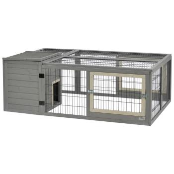 Un enclos pour animaux de compagnie spacieux en bois gris avec un toit incliné, des côtés en treillis métallique et deux portes d'accès, idéal pour les petits animaux.