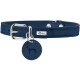 Marineblaues Leder-Hundehalsband mit einer silbernen Schnalle und einem runden Anhänger mit einer Hundesilhouette, gebrandet mit "HUNTER."