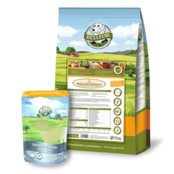 Zwei Bellfor-Hundefutterprodukte: ein 2,5 kg Sack "FREILAND-SCHMAUS" und ein 85 g Päckchen "Vermal Pulver" vor einer grünen Landschaft.