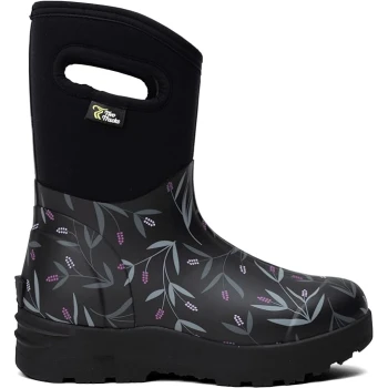 Schwarzer Gummistiefel mit floralem Muster, das lila und grüne Blätter zeigt, entworfen für den Außeneinsatz.