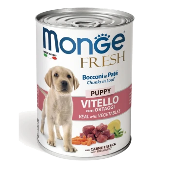 Dose Monge Fresh Hundefutter mit einem Labrador-Welpen, beschriftet mit "Puppy Vitello con Ortaggi" (Kalb mit Gemüse), mit Stücken in Laibform.