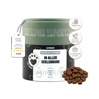 Ein Behälter mit AlphaZoo Entspannungssnacks für Hunde, beschriftet mit "IN ALLER SEELENRUHE", mit herzförmigen Leckereien daneben.