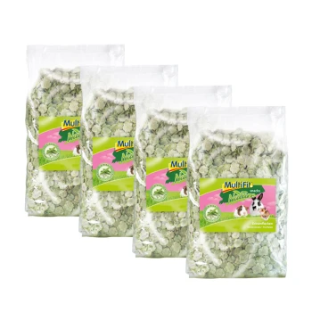 Cztery torby zielonych przysmaków dla zwierząt oznaczone 'Multifit Nature Erbsenflocken' z obrazkami królika i świnki morskiej.