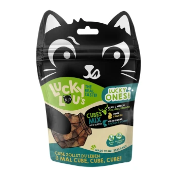 Schwarze katzenförmige Verpackung für "Lucky Lou's Cubes Mix", die Hühner- und Wildschweinsnacks enthält. Der Text beinhaltet "Getreidefrei" und "Kein Zuckerzusatz".