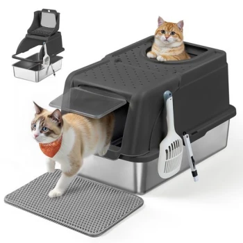 Graue Katzenstreu-Box mit Deckel, Schaufel, Matte und zwei Katzen, eine innen und eine beim Herausgehen, aus einem Online-Tiergeschäft.