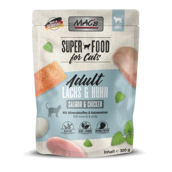 MACs 300g Super Food für Katzenbeutel enthält Lachs und Huhn, beschriftet mit "Adult Lachs & Huhn," getreidefrei und hoher Fleischanteil.