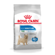 Sac de nourriture pour chien Royal Canin Light Weight Care avec une illustration de petit chien, affirmant "88 % ont atteint un poids plus sain."