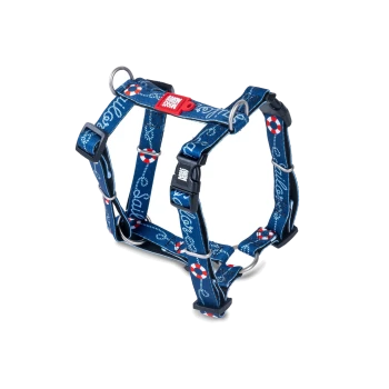 Blaues Nylon-Hundegeschirr mit Rettungsring- und Seilmotiv, Metall-D-Ringen, schwarzen Schnallen und rotem Etikett mit weißem Logo.