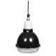 Schwarze Wärmelampe mit einem Drahtschutz, entworfen für die Haustierpflege, von einer Decke mit einem Stromkabel aufgehängt.