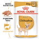Verpackung von Royal Canin Adult Chihuahua Hundefutter, mit einer Chihuahua-Illustration, mit Text, der die Rassenernährung und Textur hervorhebt.