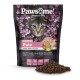 Pawsome! Frische & Trockene Haustierfuttertüte mit Truthahngeschmack, mit einem bunten Blumenmuster und Futterstückchen, die davor verstreut sind.