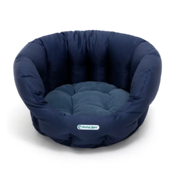 Marineblaues Haustierbett mit einem plüschigen, gesteppten Design und runder Form, mit einem kleinen "Doctor Bark"-Logo.