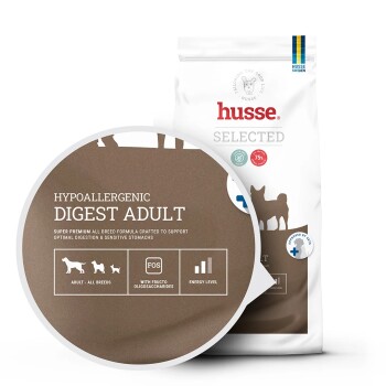 Hundefutterbeutel beschriftet mit "Digest" für empfindliche Mägen, mit einem Cartoon-Hund, mit Angaben zu glutenfrei, hypoallergen und Lammzutaten.