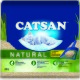 Catsan Natur-Klumpstreu-Packung mit einer schlafenden weißen Katze, mit Text, der 100% biologisch abbaubare und erneuerbare Materialien hervorhebt.