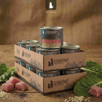 Stapel Liebesgut Katzenfutterdosen in gebrandeten Kartonschalen, Katzenlogo und sichtbarer Text 'LIEBESGUT' und 'Für Katzen'.