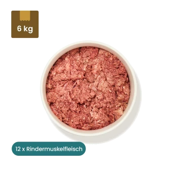 Gefrorenes Paket mit Rindermuskelfleisch für Hunde und Katzen, 500g, mit Nährwertinformationen und Fütterungsempfehlungen auf dem Etikett.