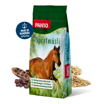 PANTO Pferdefutterbeutel mit einem braunen Pferd, das Zutaten wie Kakaobohnen, Getreide und Text über Vitamine und Verdauungsunterstützung zeigt.