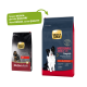 Zwei Säcke Select Gold Hundefutter: einer mit einem schwarzen Design, das 'Medium Adult' beschriftet ist, und ein anderer roter Sack mit der Aufschrift 'Medium Adult 11-25 kg.'