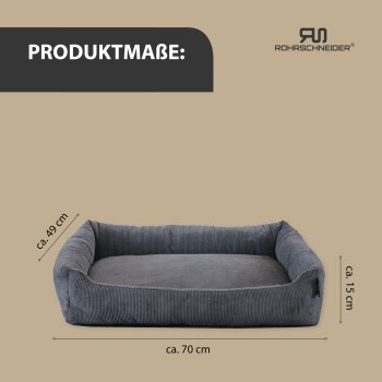 Graues Haustierbett mit abgemessenen Dimensionen: ungefähr 70 cm Länge, 49 cm Breite und 15 cm Höhe, auf einem beigen Hintergrund.