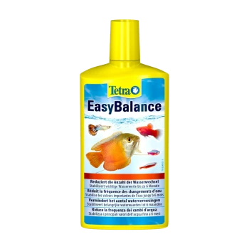 Bouteille de traitement de l'eau Tetra EasyBalance avec une étiquette jaune, présentant des images de poissons et un texte multilingue sur la stabilisation des valeurs de l'eau.