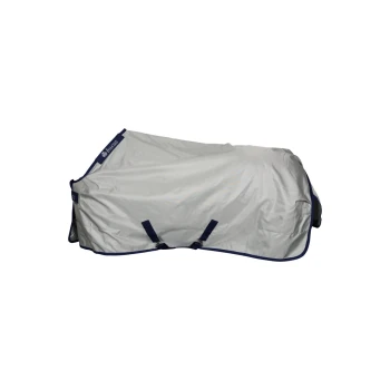 Eine graue Haustierdecke mit marineblauen Akzenten und Riemen, entworfen für Hunde, vor einem weißen Hintergrund präsentiert.