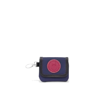 Navyblaue Haustier-Leckerlitasche mit einem rosa Logo, mit einem silbernen Clip zur Befestigung.