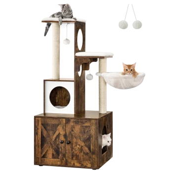 Ein mehrstöckiger Kratzbaum mit zwei Katzen, die sich entspannen: eine graue getigerte Katze oben, eine orangefarbene Katze in einer Hängematte und eine weiße Katze, die aus einem Fach schaut.