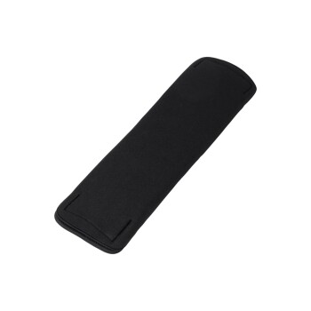 Schwarze Haustierpflege-Matte, längliche Form, weiche Textur, entworfen für Komfort während der Haustierpflege.