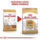 Comparaison de l'emballage de nourriture pour chiens Royal Canin Labrador Retriever, présentant la formule "Adulte" pour les chiens de plus de 15 mois, avec un nouveau look.