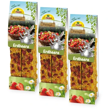 Trzy opakowania przekąsek truskawkowych JR FARM Farmys dla zwierząt, z rysunkowym królikiem i koszem truskawek na etykiecie.