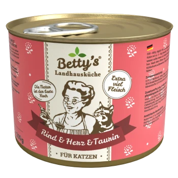 Dosenfutter für Katzen mit der Bezeichnung "Betty's Landhausküche", das Rindfleisch, Herz und Taurin enthält. Der Text hebt "Extra viel Fleisch" und Fütterungshinweise hervor.