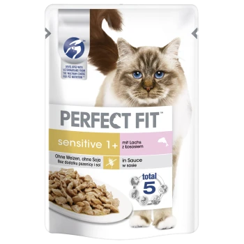 Katzenfutterverpackung mit einer flauschigen Katze mit blauen Augen, beschriftet mit "Perfect Fit Sensitive 1+" mit Lachs und Details zu Zutaten und Vorteilen.