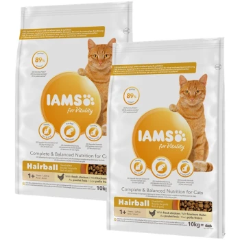 Zwei Säcke IAMS für Vitalität Katzenfutter, jeweils 10 kg, beschriftet mit "Haarausfall" und einer Grafik einer Katze sowie ernährungsbezogenen Angaben, einschließlich "89% Protein."
